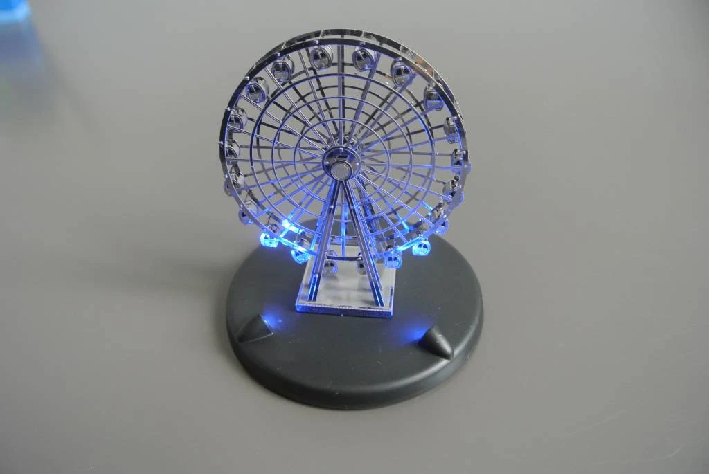 Metal Earth Display Met Ledverlichting 4 Metal Earth Display Met Ledverlichting - Afbeelding 2